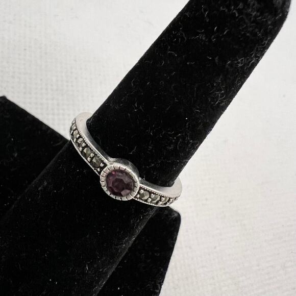 Purple gem ring with VII inscribed victorian textured silver ring band - size 7 - Picture 3 of 9